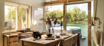 Libelle | Lakeside Retreat with Hot Tub & Kayak