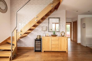 Interior - Grebe Lodge | Cotswold Lakehouse & Hot Tub (South Cerney)