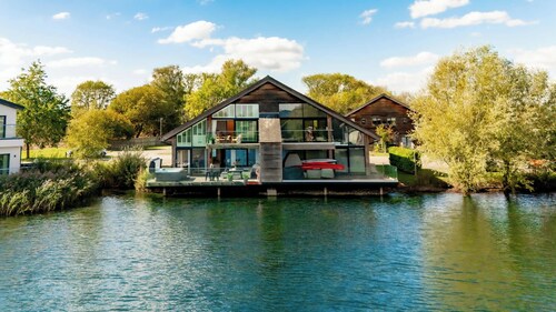 Grebe Lodge