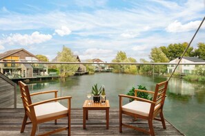 Terrace/patio - Grebe Lodge | Cotswold Lakehouse & Hot Tub (South Cerney)