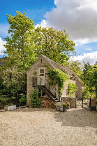 The Barn | Romantic Cotswolds Stay for Two
