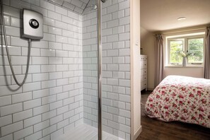 1 chambre, bureau, fer et planche à repasser, Wi-Fi