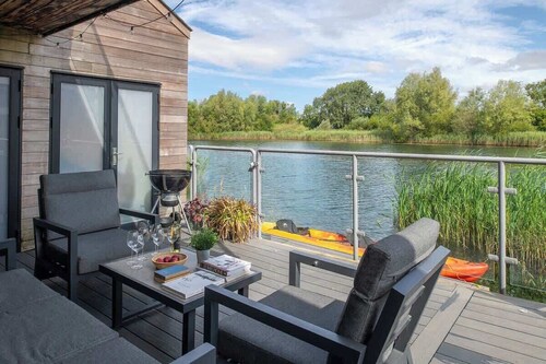 Mayflower, lakeside, hot tub