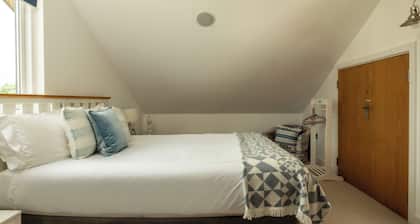 Malachite Lodge