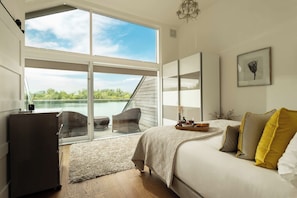 Master Bedroom - Malachite Lodge (South Cerney)