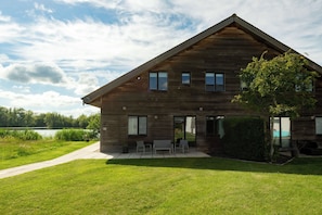 Exterior - Malachite Lodge (South Cerney)
