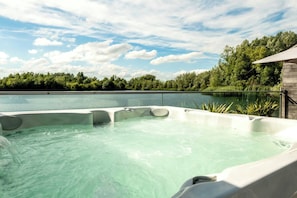 Decking - Malachite Lodge (South Cerney)