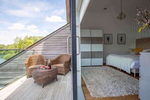 4 makuuhuonetta, silitysrauta/-lauta, vauvan matkasänky, Wi-Fi