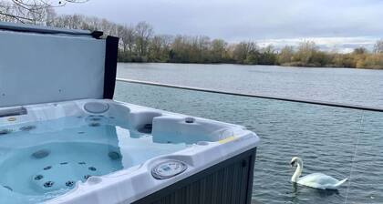 Malachite Lakehouse | Hot Tub & Dog Friendly