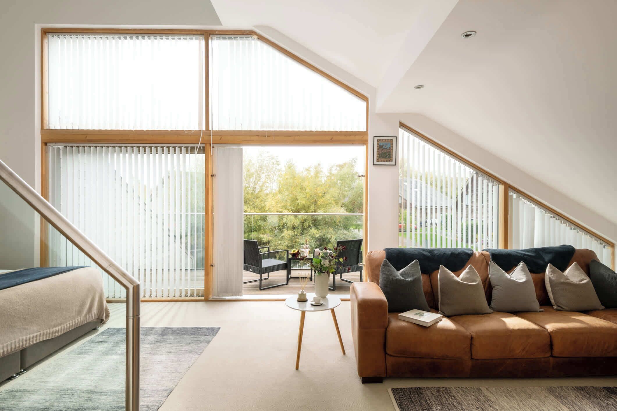 テレビ、書庫、書斎 / ワークスペース