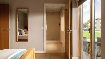 4 bedrooms, iron/ironing board, travel cot, WiFi