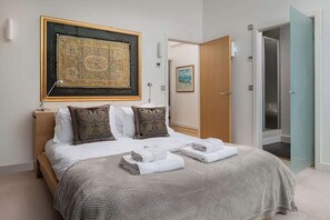 4 habitaciones, tabla de planchar con plancha, cuna de viaje y wifi 