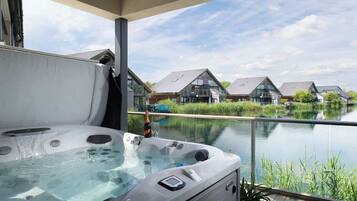 Tina de hidromasaje al aire libre