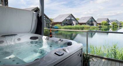 Serendipity | Cotswold Lakehouse | Hot Tub & Kayak