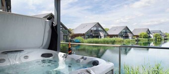Serendipity | Cotswold Lakehouse | Hot Tub & Kayak
