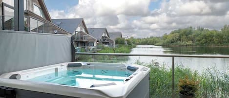 Bain à remous extérieur