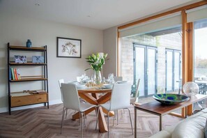Dining - Egret Lodge (South Cerney)