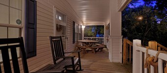 Captain's Cottage- Walking distance to beach, 10 Mins to DE Turf