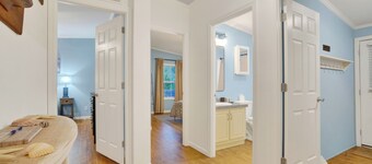 Captain's Cottage- Walking distance to beach, 10 Mins to DE Turf