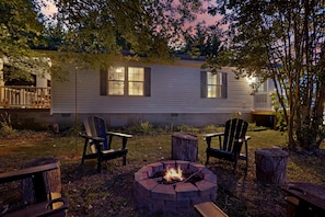 Property grounds - Captain's Cottage- Walking distance to beach, 10 Mins to DE Turf (Frederica)