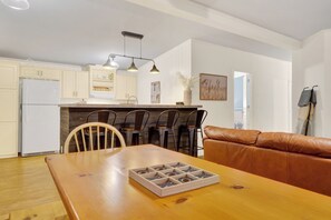 Interior - Captain's Cottage- Walking distance to beach, 10 Mins to DE Turf (Frederica)