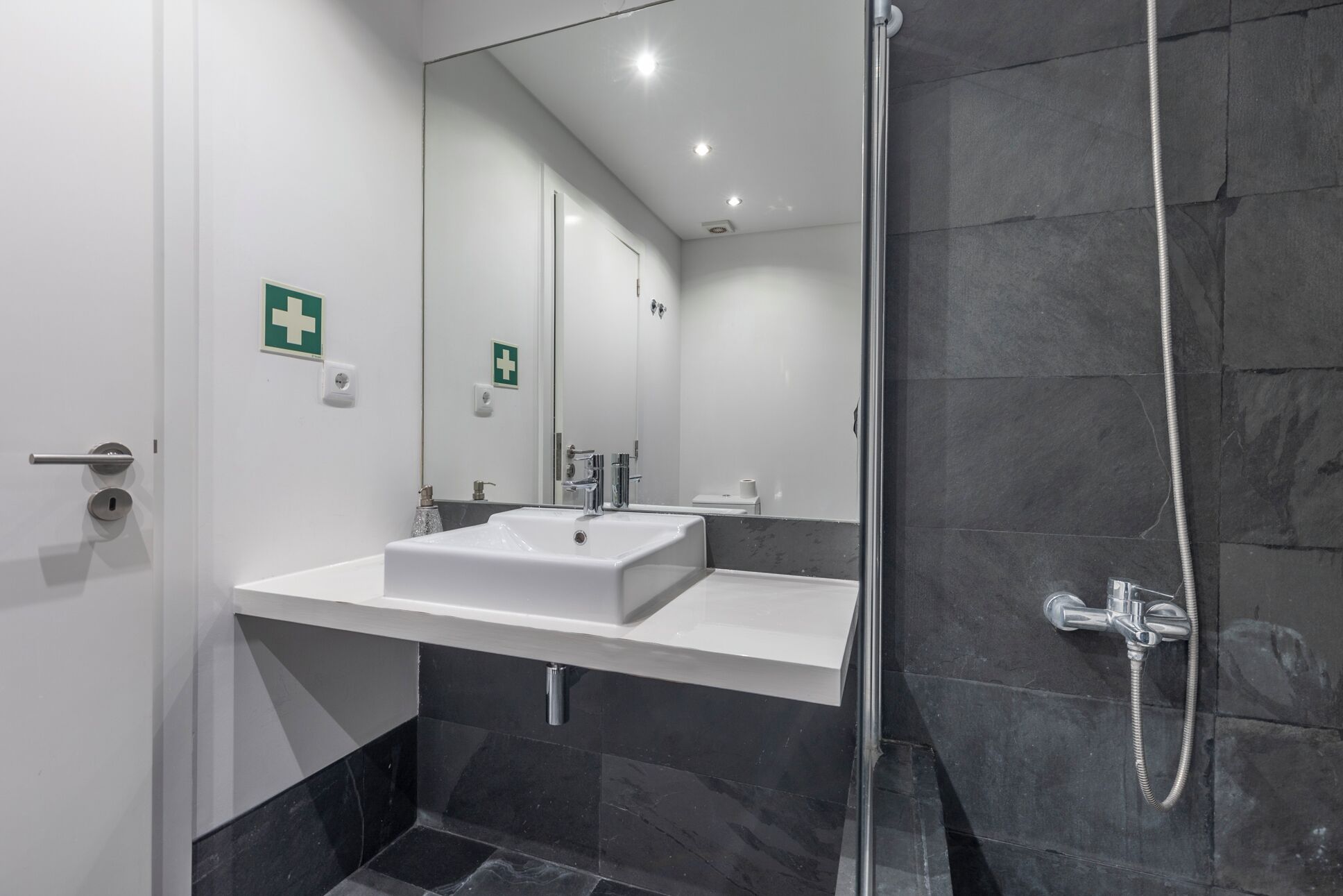 Apartment | Bathroom | Towels