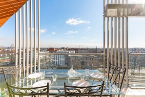 Àtic Deluxe, 3 dormitoris, balcó | Terrassa o pati