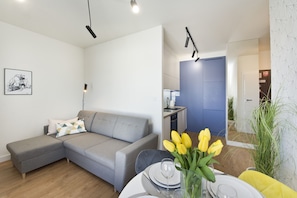 Appartement Confort, balcon, vue sur la ville | Décor unique, ameublement unique, rideaux d’obscurcissement