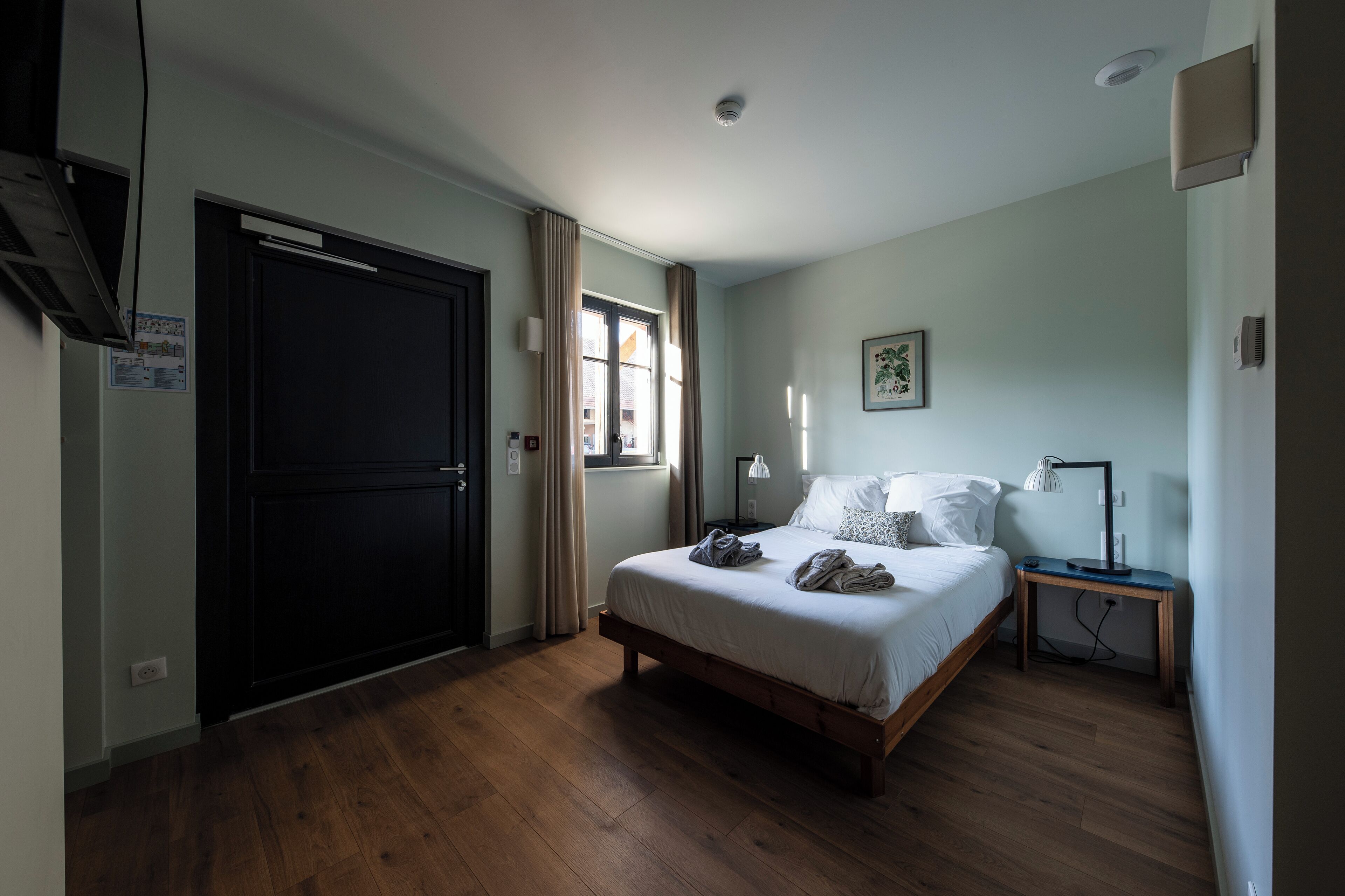 Coffres-forts dans les chambres, décoration personnalisée, bureau