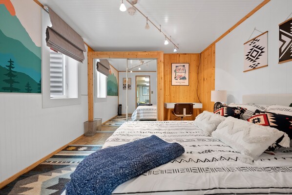 1 bedroom, desk, iron/ironing board, WiFi