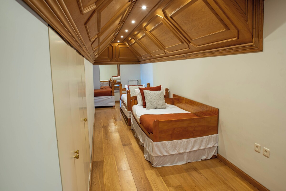 Economy Loft, Multiple Beds | Laptop workspace, soundproofing, WiFi (free), bed sheets