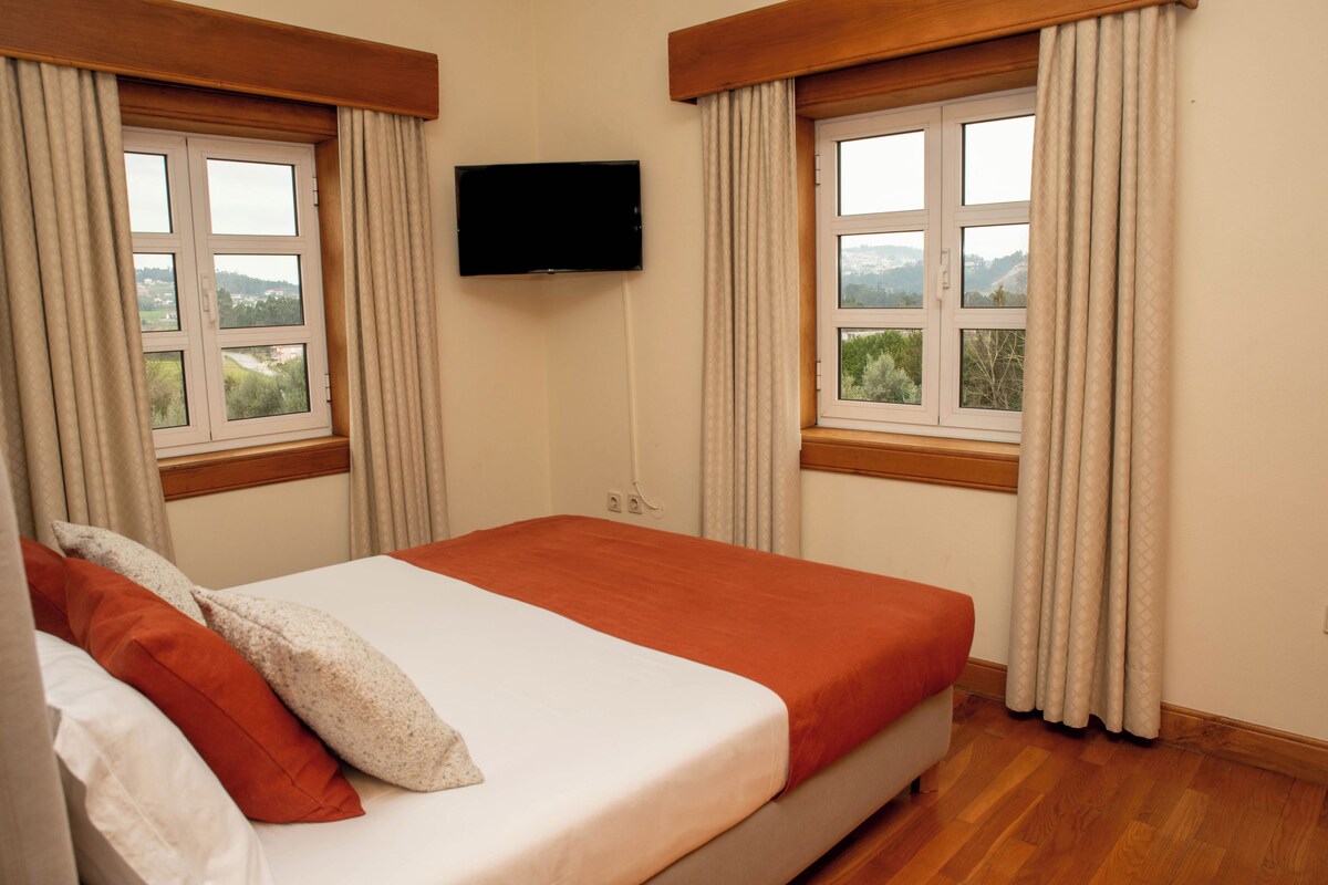 Standard Double or Twin Room | Laptop workspace, soundproofing, WiFi (free), bed sheets