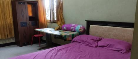 Habitació doble estàndard | Escriptori, wifi gratuïta i roba de llit