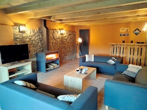 Smart TV, fireplace