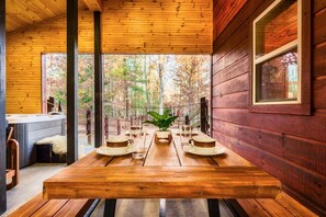Dining - Romantic Cabarn w/ HotTub Lounge - Located on BSF! (Allardt)