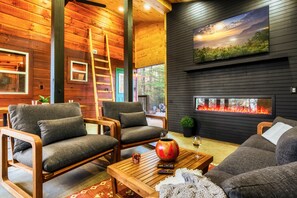 Interior - Romantic Cabarn w/ HotTub Lounge - Located on BSF! (Allardt)