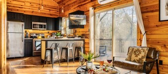 Romantic Cabarn w/ HotTub Lounge - Located on BSF!