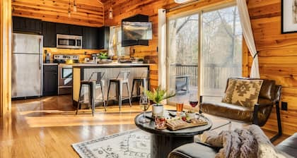 Romantic Cabarn w/ HotTub Lounge - Located on BSF!