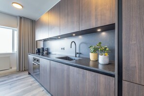 Fridge, coffee/tea maker, cookware/dishes/utensils, freezer