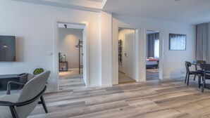 Deluxe Three Bedroom Apartment | Wi-fi (inkludert) og sengetøy