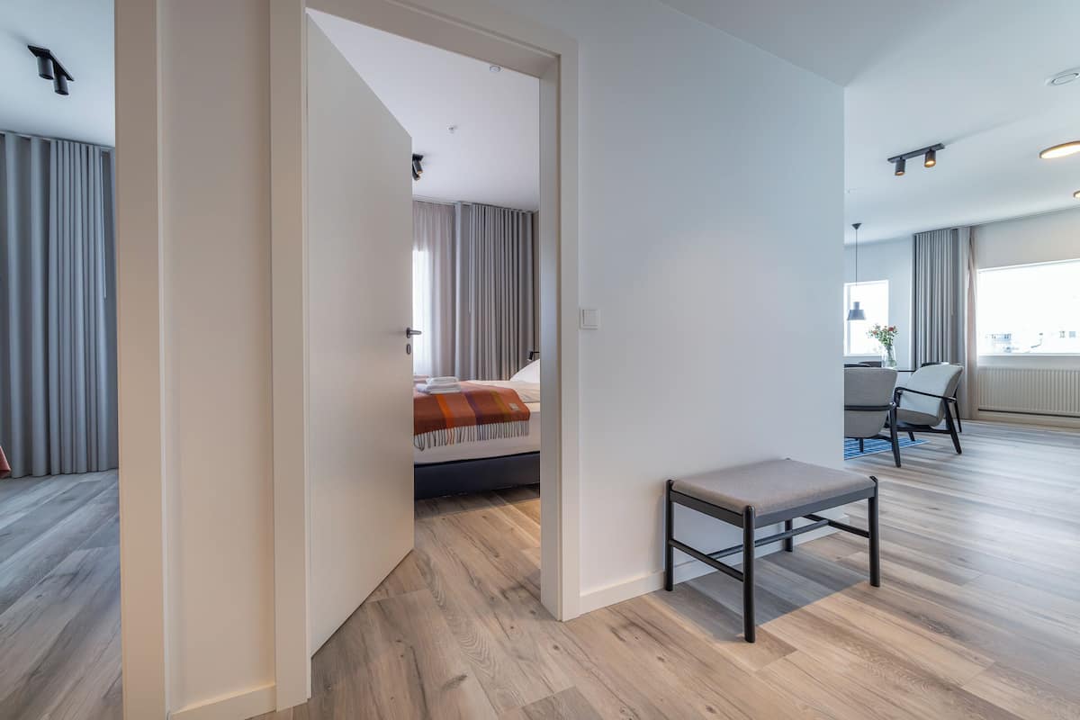 Deluxe Two Bedroom Apartment | 2 bedrooms, free WiFi, bed sheets