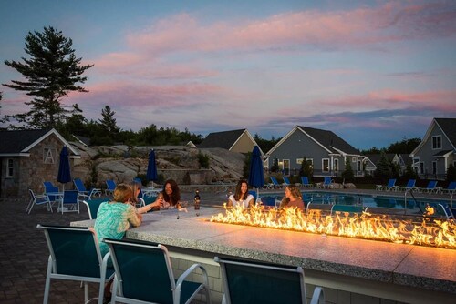 Anne's Adagio An Easy Access Cottage, Pool, Clubhouse, Gym, Trails, MORE