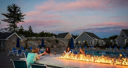 Anne's Adagio An Easy Access Cottage, Pool, Clubhouse, Gym, Trails, MORE