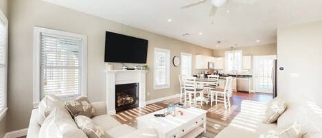 Smart TV, chimenea, futbolito y tenis de mesa