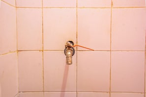Standard Double Room | Bathroom - OYO Life 93405 Montong Are Residence (Mataram)