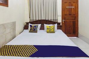 Habitación doble estándar | Escritorio, wifi gratis y ropa de cama 