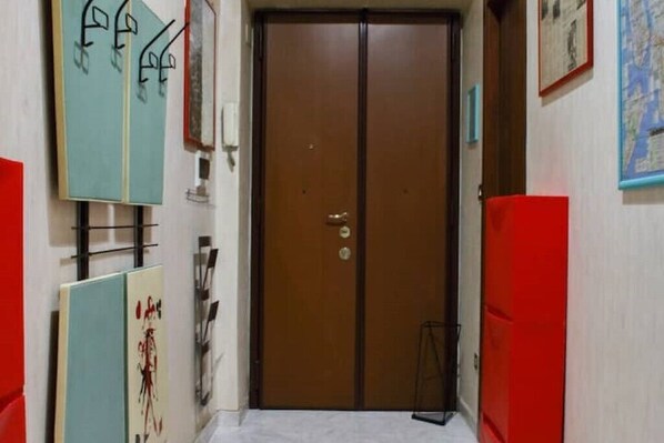 Interior - The Subway Apartment / Entire Apartment (Roma)