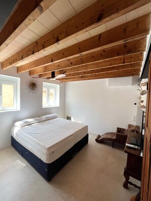 3 bedrooms, iron/ironing board, travel cot, free WiFi