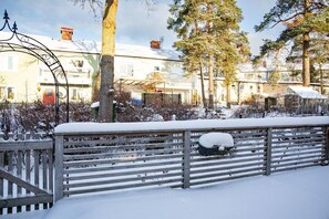 Property grounds - Retro Retreat with Modern Comforts (Stockholms län)