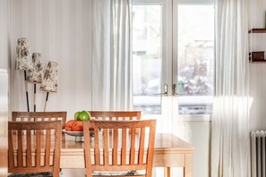Dining - Retro Retreat with Modern Comforts (Stockholms län)